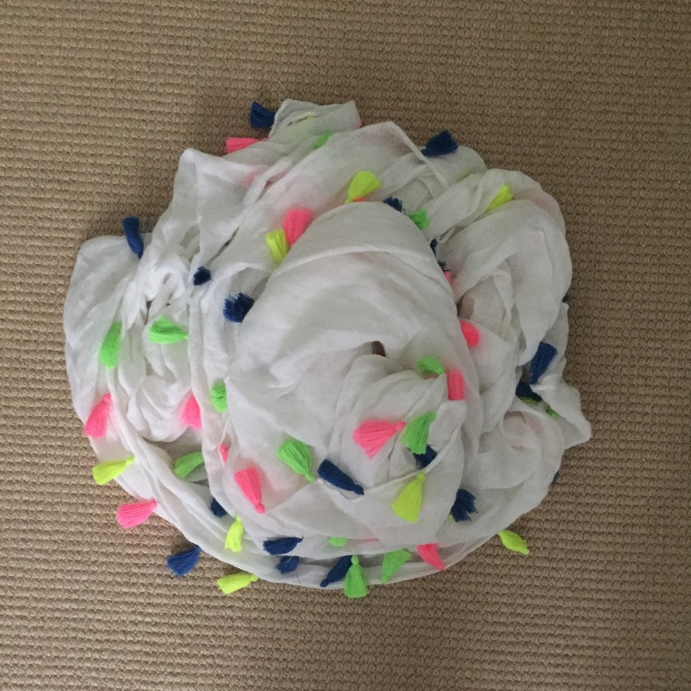 NWOT Neiman Marcus scarf.